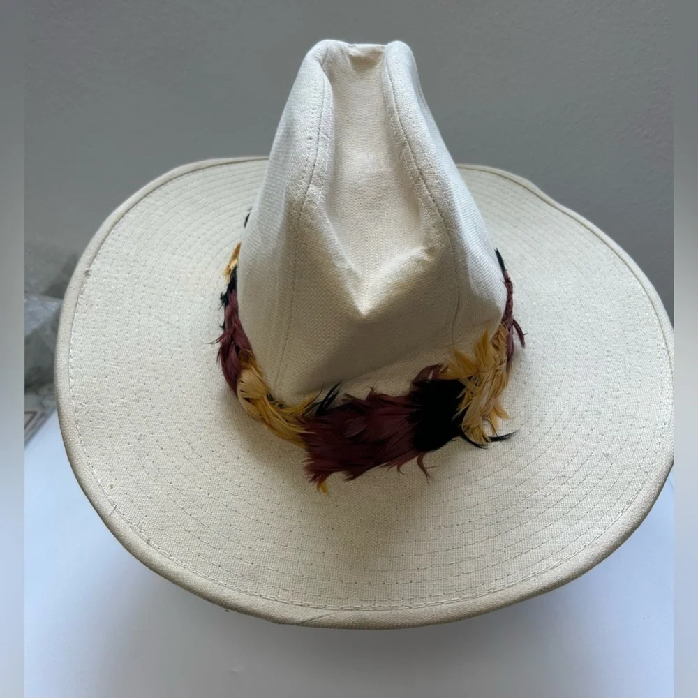 Canon Trails/ Cream Hat / 100% cotton/ size 7 1/4 - 7 3/8/ L -Feather Accents